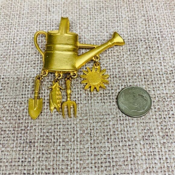 JJ Gold Watering Can Gardening Dangle Brooch - Picture 1 of 3